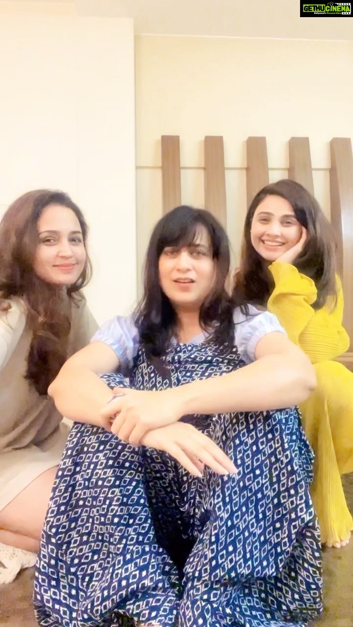 Daisy Shah Instagram - Kaise Dost hai ….😂😂🤣🤣 @shahdaisy @dj_aashikaa . . . . . . . . #gajala #gazala #daisyshah #djaashikaa #reelitfeelit #reelkarofeelkaro #reelsinstagram #comedy #friendship #love #happiness #bollywood