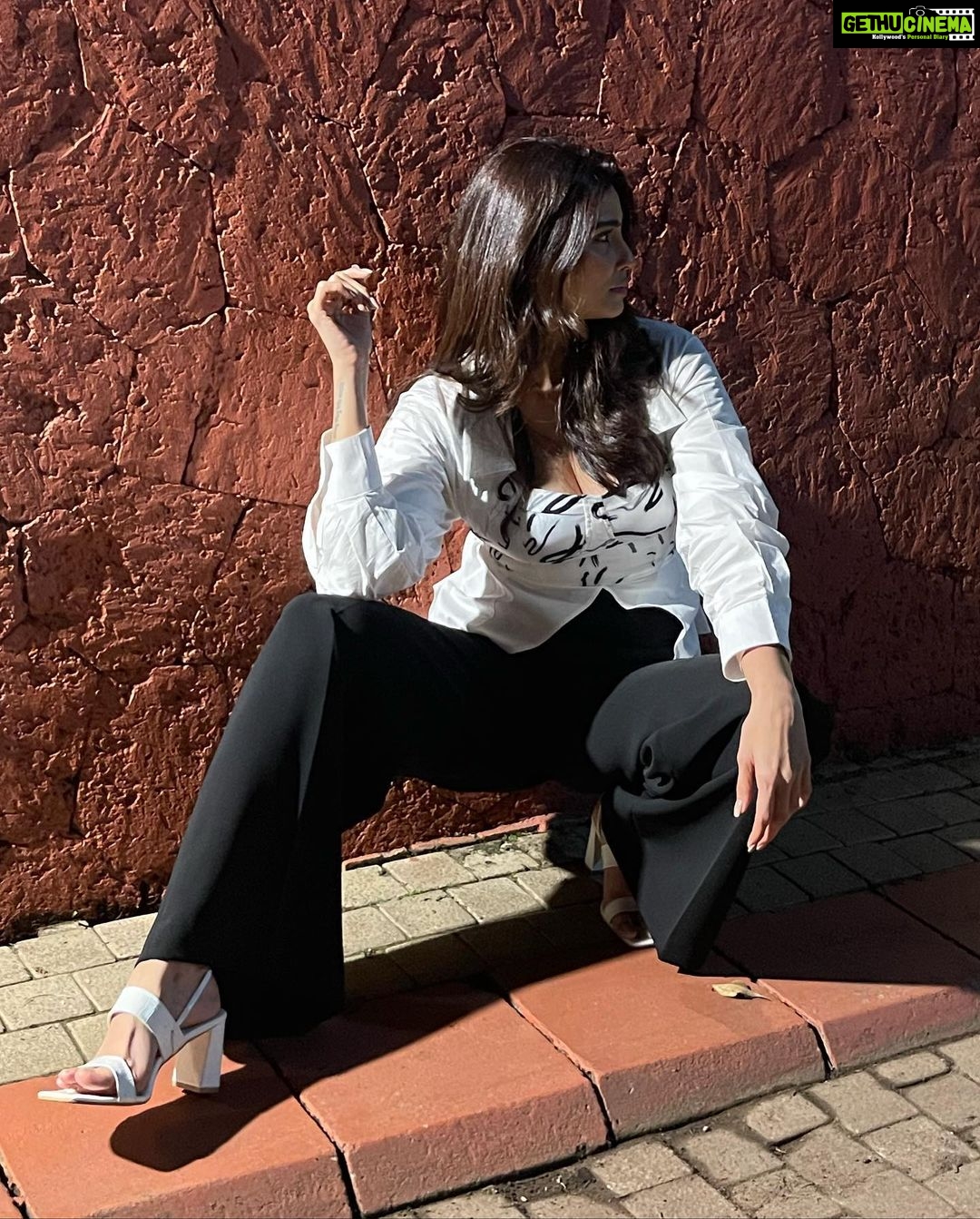 Daisy Shah Instagram - Photo dump . . . Wearing: @appapop . . . #weekthatwentby #livelovelaugh #daisyshah