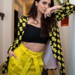 Daisy Shah Instagram - Lean on 💲 . . . Stylist: @trishadjani Wearing: @ranbirmukherjeeofficial MUH: @lamba.hitesh 📸 : @xevarp . . . #daisyshah #eventdiaries
