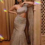 Daisy Shah Instagram - ⚡️ . . . Stylist: @rituponia x @jyotigupta6601 Outfit: @kalkifashion Accessories: @rwminstyle . . . #justanothersaturdaynight #eventdiaries