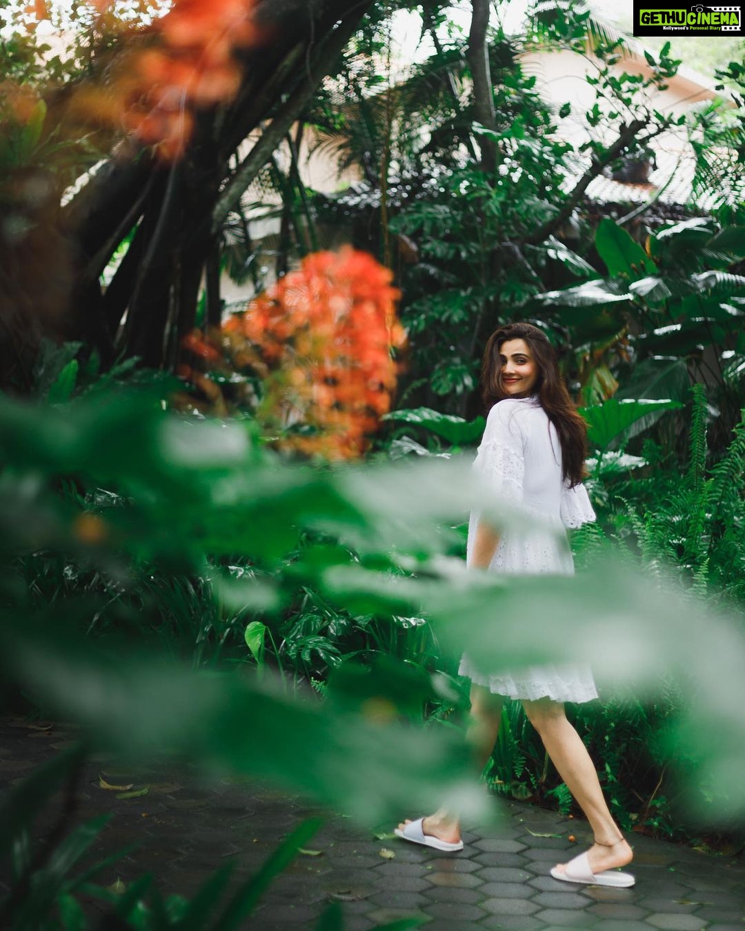 Daisy Shah Instagram - Happiest in the nature π . . . @travelwithjourneylabel @theleelagoa . . . #theleelagoa #theleela #myleelagoa #itstimeforgoa #travelwithjourneylabel #youarespecial #thinkholidaythinkjourneylabel The Leela Goa