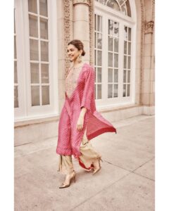 Deepika Padukone Instagram - A people without the knowledge of their past history, origin and culture is like a tree without roots. Thank you #KAOCA and to the people of my community for your love, warmth and blessings… I couldn’t be more proud…💗 #amchigele