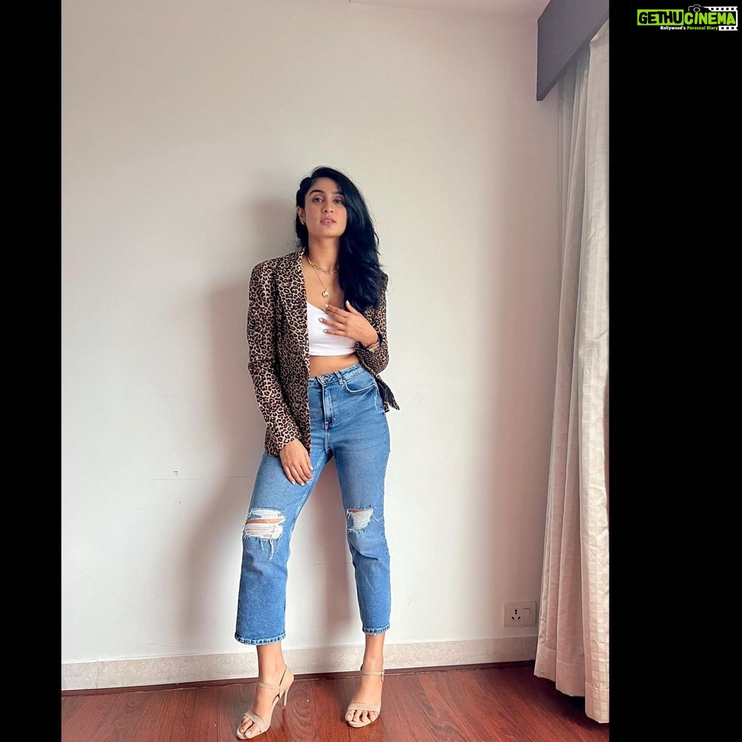 Deepti Sati Instagram - I’ve been “spot-ed “classy for IN promotions 🐆 Watch only on @manoramamax Styled by @joe_elize_joy @styyledbyjoe Jacket : @laxmikrishnaofficial Assisted by @sanliya_sabu MUAH : @aishamuhsina #promotions #movie #inmovie #thrillermovie #inonmanoramamax