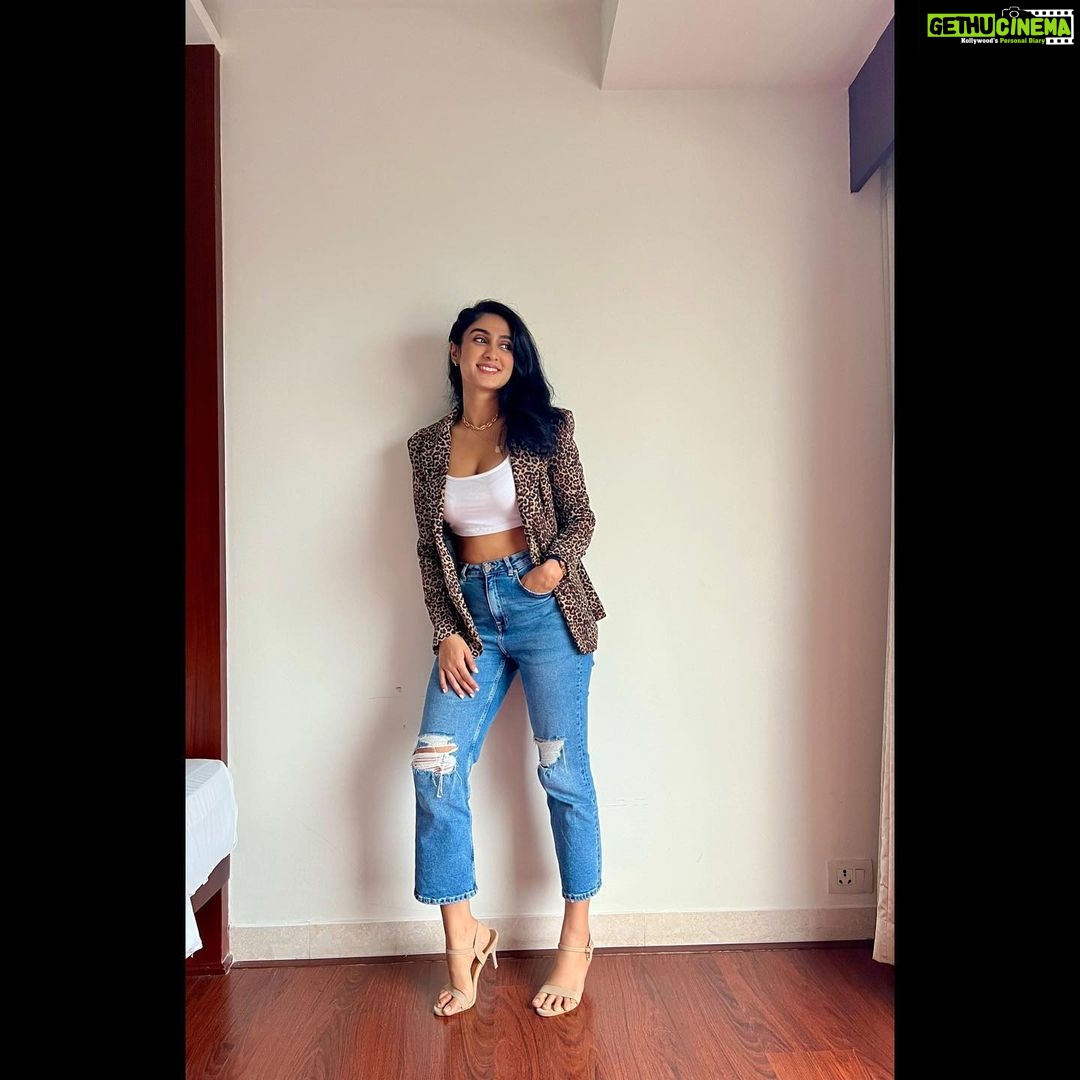 Deepti Sati Instagram - I’ve been “spot-ed “classy for IN promotions 🐆 Watch only on @manoramamax Styled by @joe_elize_joy @styyledbyjoe Jacket : @laxmikrishnaofficial Assisted by @sanliya_sabu MUAH : @aishamuhsina #promotions #movie #inmovie #thrillermovie #inonmanoramamax