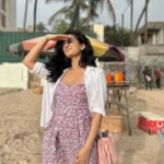 Deepti Sati Instagram - Somehow I miss the ☀️now #grassisgreenerontheotherside eh ? ☀️or 🌧 ? Comment below ?