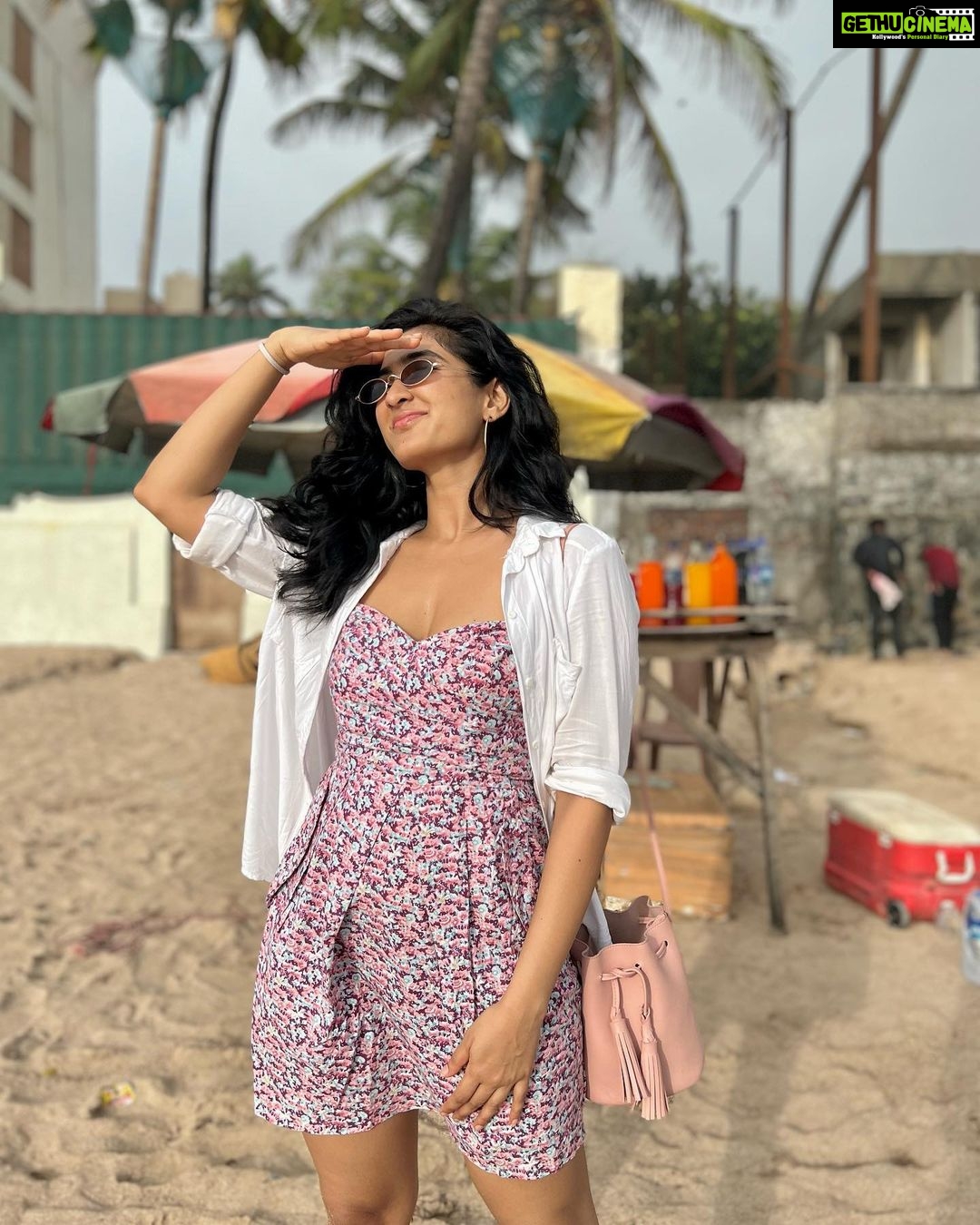 Deepti Sati Instagram - Somehow I miss the ☀️now #grassisgreenerontheotherside eh ? ☀️or 🌧 ? Comment below ?
