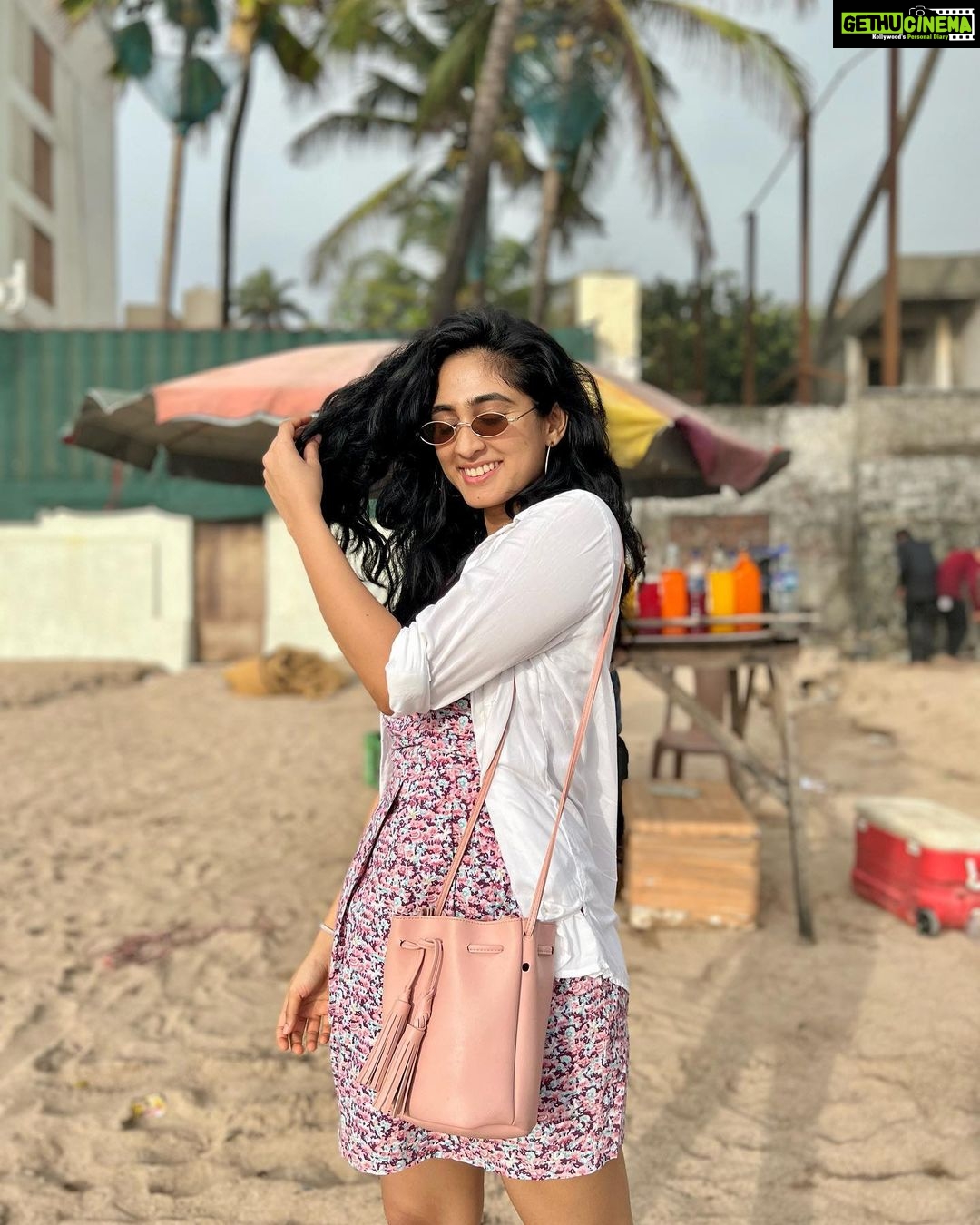 Deepti Sati Instagram - Somehow I miss the ☀️now #grassisgreenerontheotherside eh ? ☀️or 🌧 ? Comment below ?