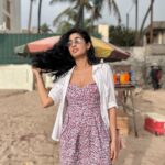 Deepti Sati Instagram - Somehow I miss the ☀️now #grassisgreenerontheotherside eh ? ☀️or 🌧 ? Comment below ?