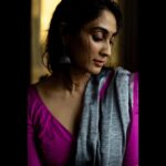 Deepti Sati Instagram - Alexa play “Bhaage Re Mann” ☔️ Click : @clintsoman ❤️ Styled : @styledbyzoya_ #moonsoonvibes☔️ #bhaageremann #feels