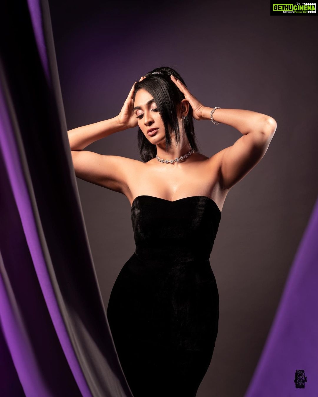 Deepti Sati Instagram - ✨Everyone wants to be a Diamond but not everyone wants the pressure✨ 📸: @jibinartist @plan.b.actions 👗: @Styyledbyjoe @joe_elize_joy 💄 : @laxmi_saneesh Studio : @maxxocreative Outfit : @ahdesignlabel Jewellery : @almacarinofinejewellery