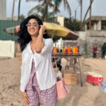 Deepti Sati Instagram – Somehow I miss the ☀️now 
#grassisgreenerontheotherside eh ? 
☀️or 🌧 ?
Comment below ?