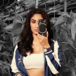 Deepti Sati Instagram – Following my instincts with the latest phone (1) made with brave simplicity and flaunting this intricate glyph pattern that acts as a ring light! 

Sale starts on 21st July on Flipkart! @nothing #phone1 #Flipkartmobiles #Flipkart #ad