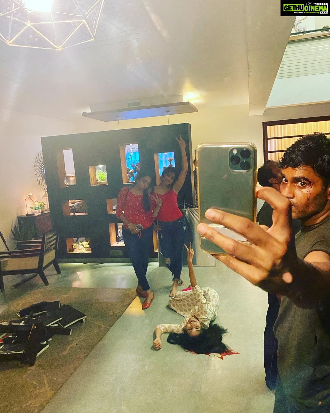 Deepti Sati Instagram - Happy ‘Bloody’ Bruises 👊 Fun fact: Some of these are real 🥹 Any guess which are real? Also If you still haven’t watched IN,please watch it nowwww on @manoramamax @director_rajeshmohanan @rajesh.usha @mukesh_rajha_only @om_kiaano