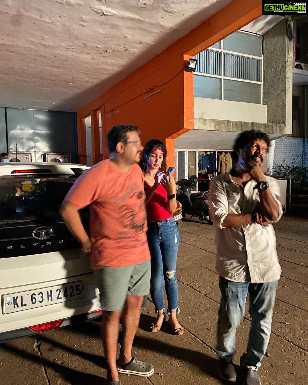 Deepti Sati Instagram - Happy ‘Bloody’ Bruises 👊 Fun fact: Some of these are real 🥹 Any guess which are real? Also If you still haven’t watched IN,please watch it nowwww on @manoramamax @director_rajeshmohanan @rajesh.usha @mukesh_rajha_only @om_kiaano