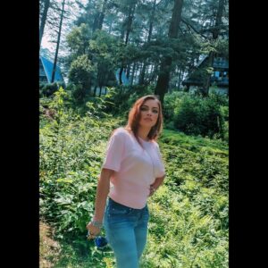 Devshi Khandur Instagram - Staying in a wooden cabin far away from people and stress is my kind of peace ❤
#devshikhanduri #cabinlifestyle #woodenhouse #logcabin #travel #cabinhouse #forest #peace #woods #placestostay #love #wanderlust