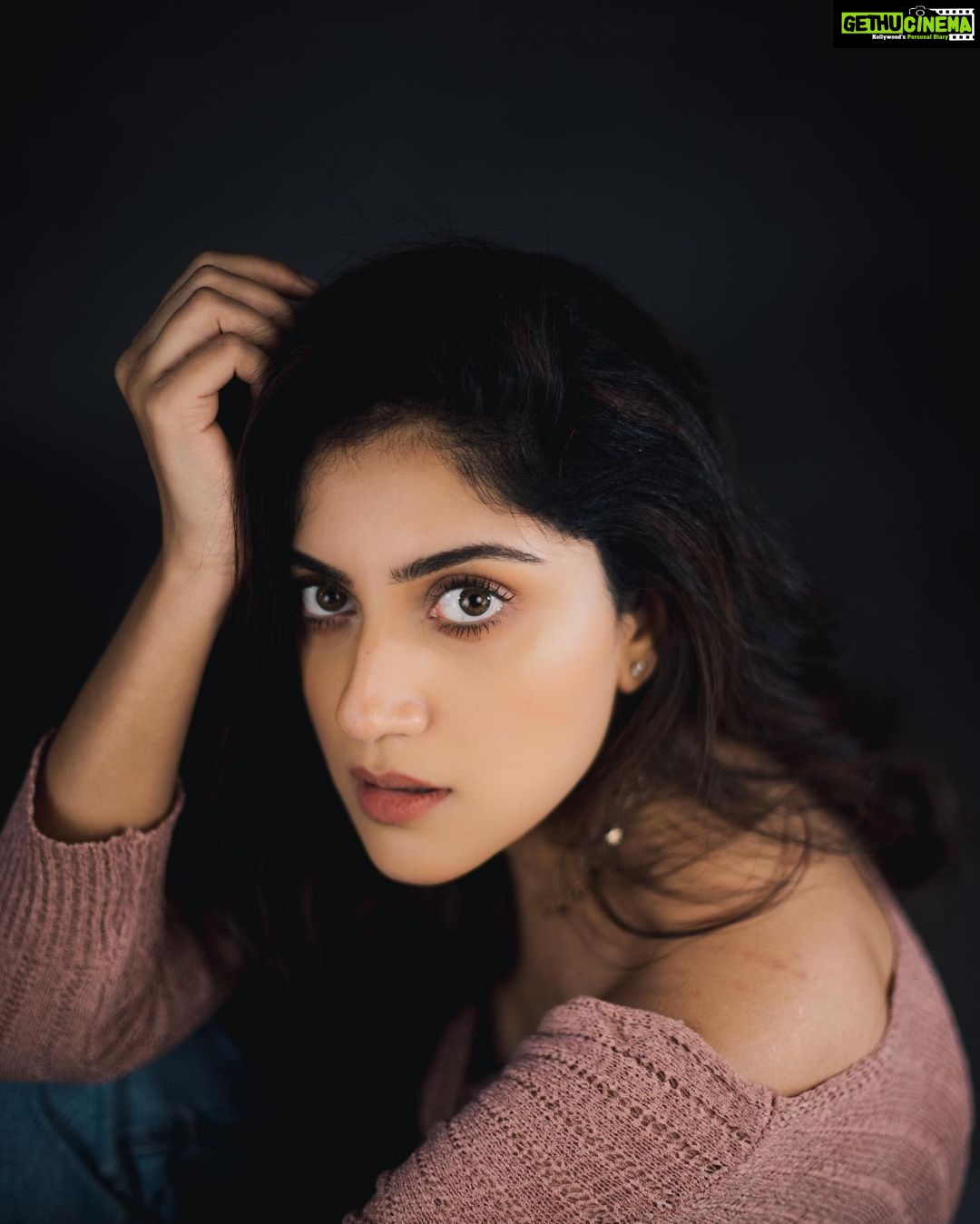 Dhanya Balakrishna Instagram - #sundaykaari #justsundaythings #lookingatyou #love #actor #actorslife #cinema ❤️