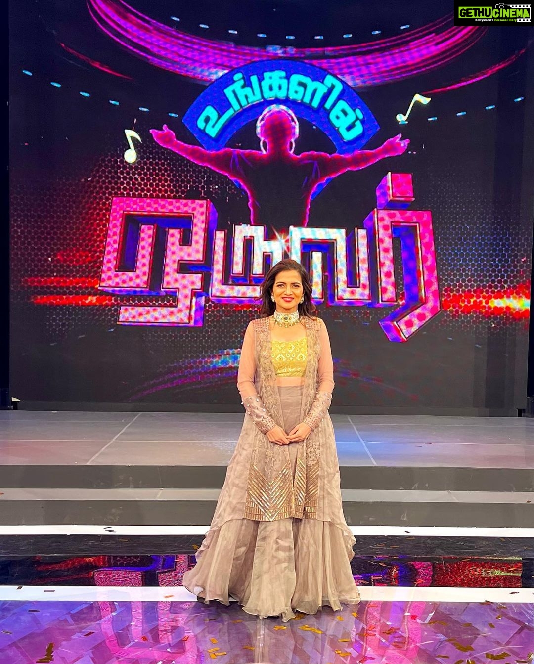 Dhivyadharshini Instagram - Thank you Singapore and @vasantham_mediacorp for having me over… it was so nice to see international Tamil speaking talents in #ungaliloruvar ❤️ Thnks Sanjeevi looking forward to more and lasttt but a huge thanks for the love Singapore ppl for showering me with soooo much love for sooo many years I’m sooo moved ❤️❤️🥺 Wearing @rehanabasheerofficial Jewellery @mspinkpantherjewel Styled by @malinikarthikeyan for @team___e #ddneelakandan #fashion #singapore #ungaliloruvar #judging #vasanthammediacorp #dhivyadharshini