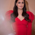 Dia Mirza Instagram - Paint it red ❤️ #MammaAtWork Thank you @gauriandnainika 🐯 Styled by @theiatekchandaney Assisted by @jia.chauhan Hair by @hairstylist_madhav Jewellery @viangevintage Make up by me 🙃 Photo by @rishabhkphotography