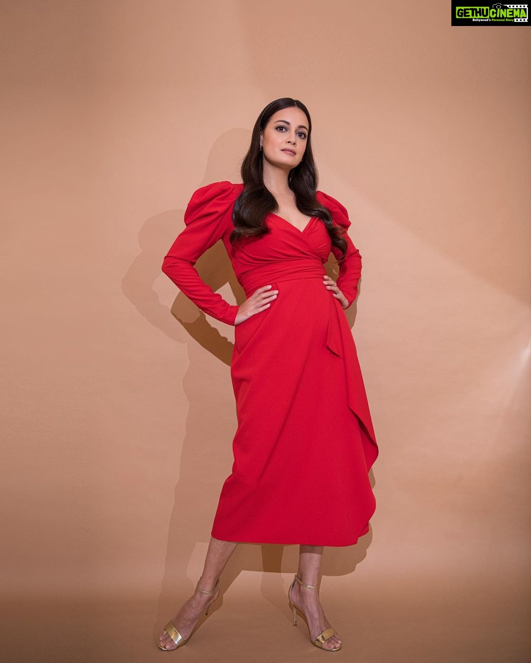 Dia Mirza Instagram - ❤️ #MammaAtWork Thank you @gauriandnainika 🐯 Styled by @theiatekchandaney Assisted by @jia.chauhan Hair by @hairstylist_madhav Jewellery @viangevintage Make up by me 🙃 Photo by @rishabhkphotography Bandra World of Storytellers