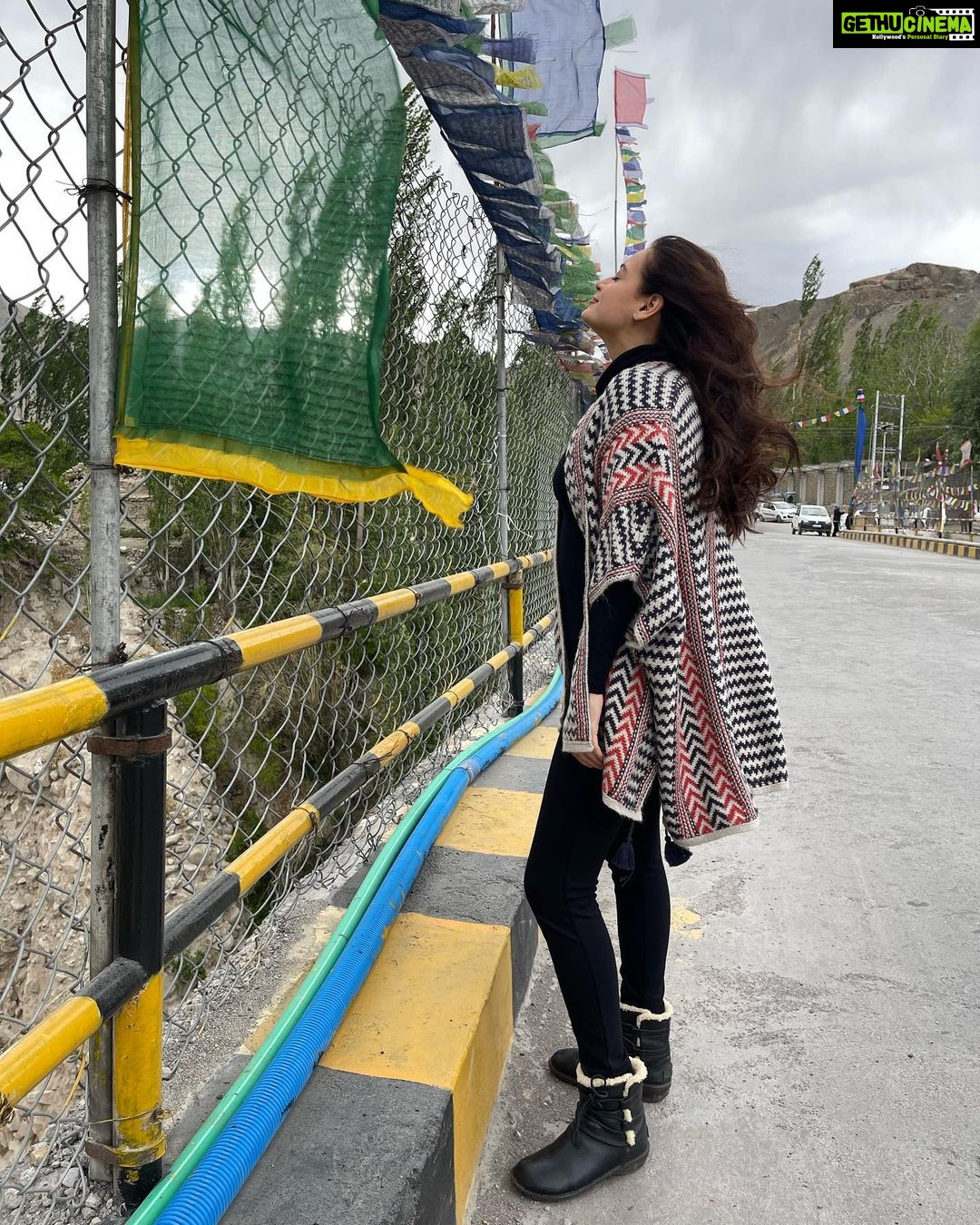 Dia Mirza Instagram - Magical mountains 🏔🌏🦋 #ThursdayThrowback #DhakDhak #BTS #TravelWithDee Leh Ladakh