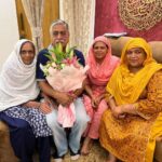 Dipika Kakar Instagram - Papa with his Badi Aapa, Choti Aapa & Naani as he calls them ❤️ . . . Allhamdulillah 🤲🏻