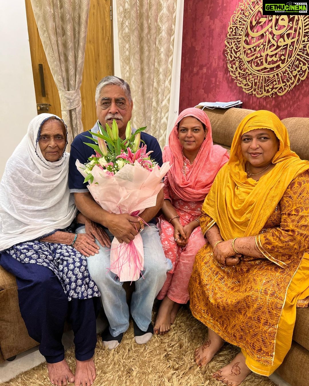 Dipika Kakar Instagram - Papa with his Badi Aapa, Choti Aapa & Naani as he calls them ❤️ . . . Allhamdulillah 🤲🏻