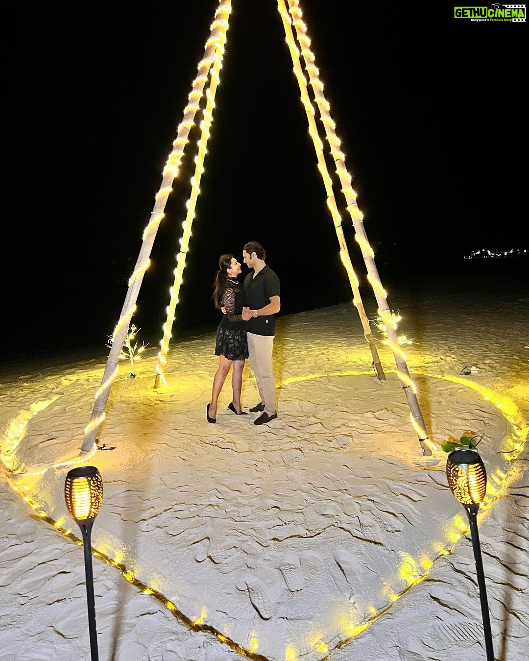 Divyanka Tripathi Instagram - I can only thank us for taking the plunge, for having faith in our destiny, for giving a chance to love 6 years back. Happy Anniversary Viv!β₯οΈ PS: Anniversaries should compulsorily be cheesy romantic!ππ #emeraldmaldivesresortspa #NaturalElegance #emeraldmaldives Emerald Maldives Resort & Spa