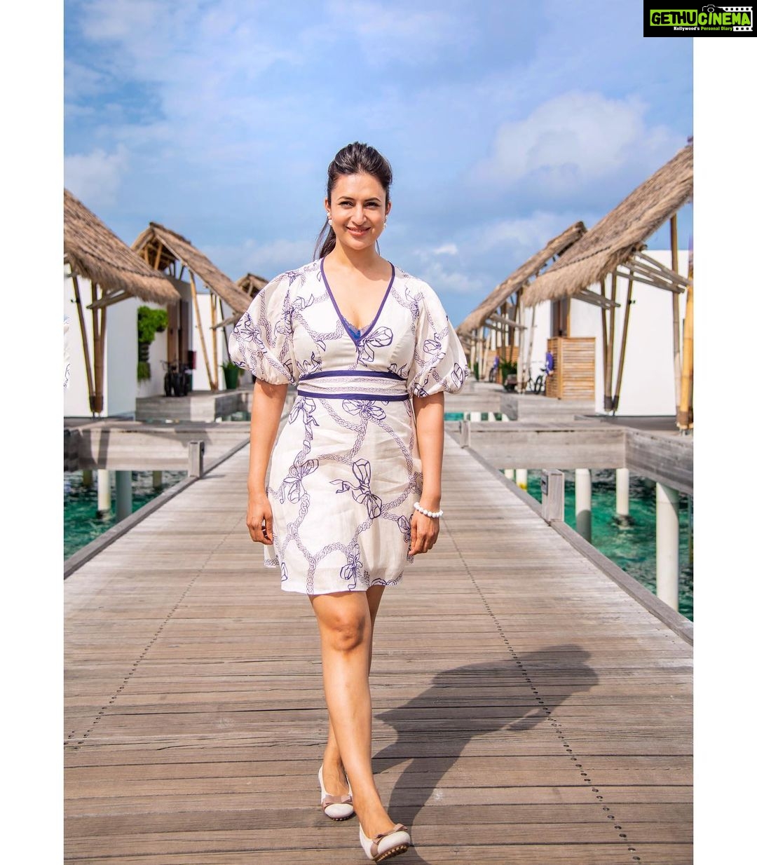 Divyanka Tripathi Instagram - 🤍💙 Emerald Maldives Resort & Spa