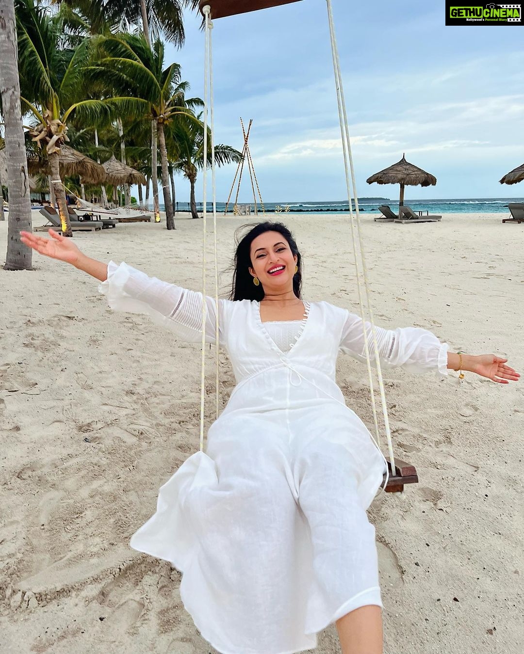 Divyanka Tripathi Instagram - Because girls like to swing 🕊️
