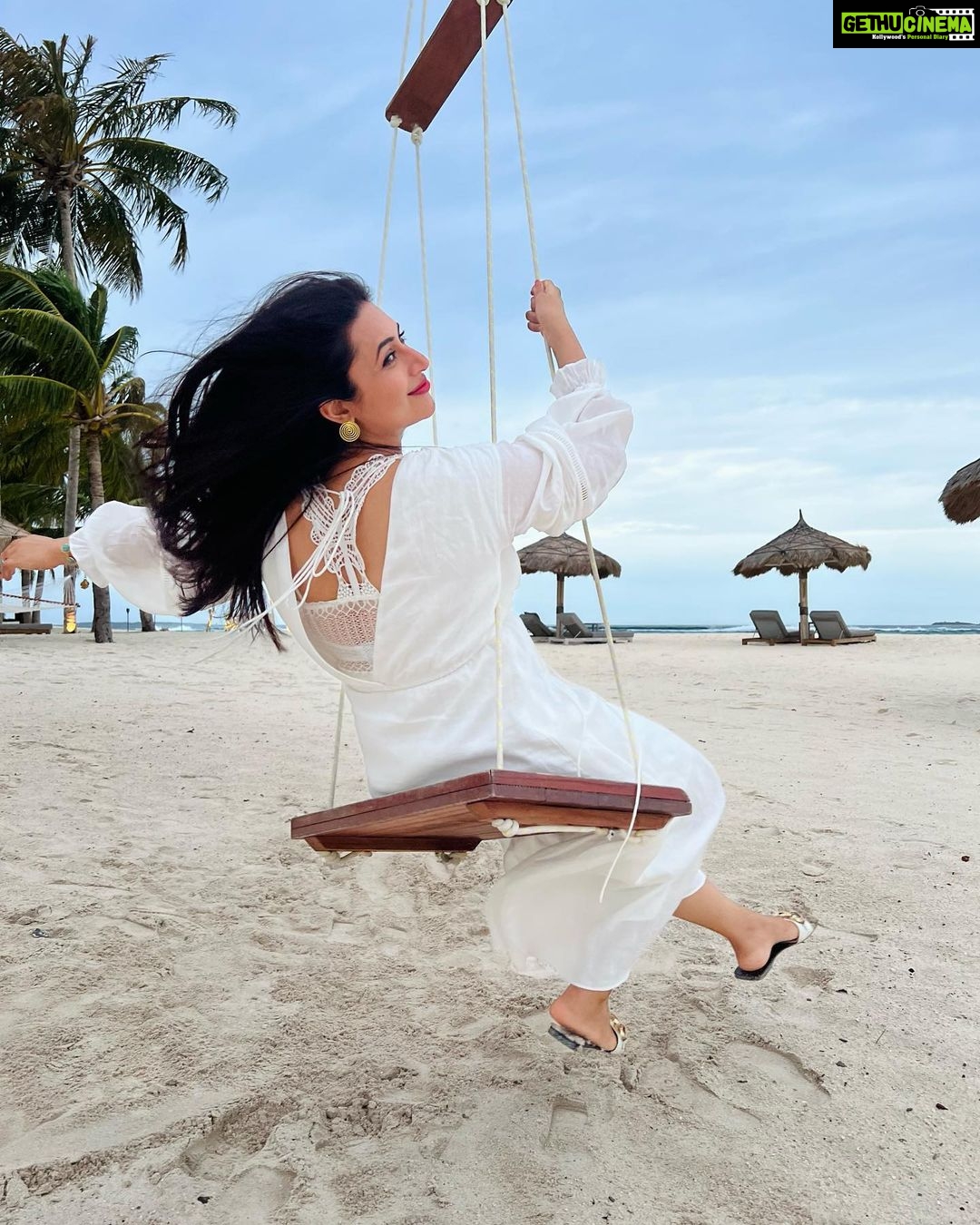 Divyanka Tripathi Instagram - Because girls like to swing 🕊️