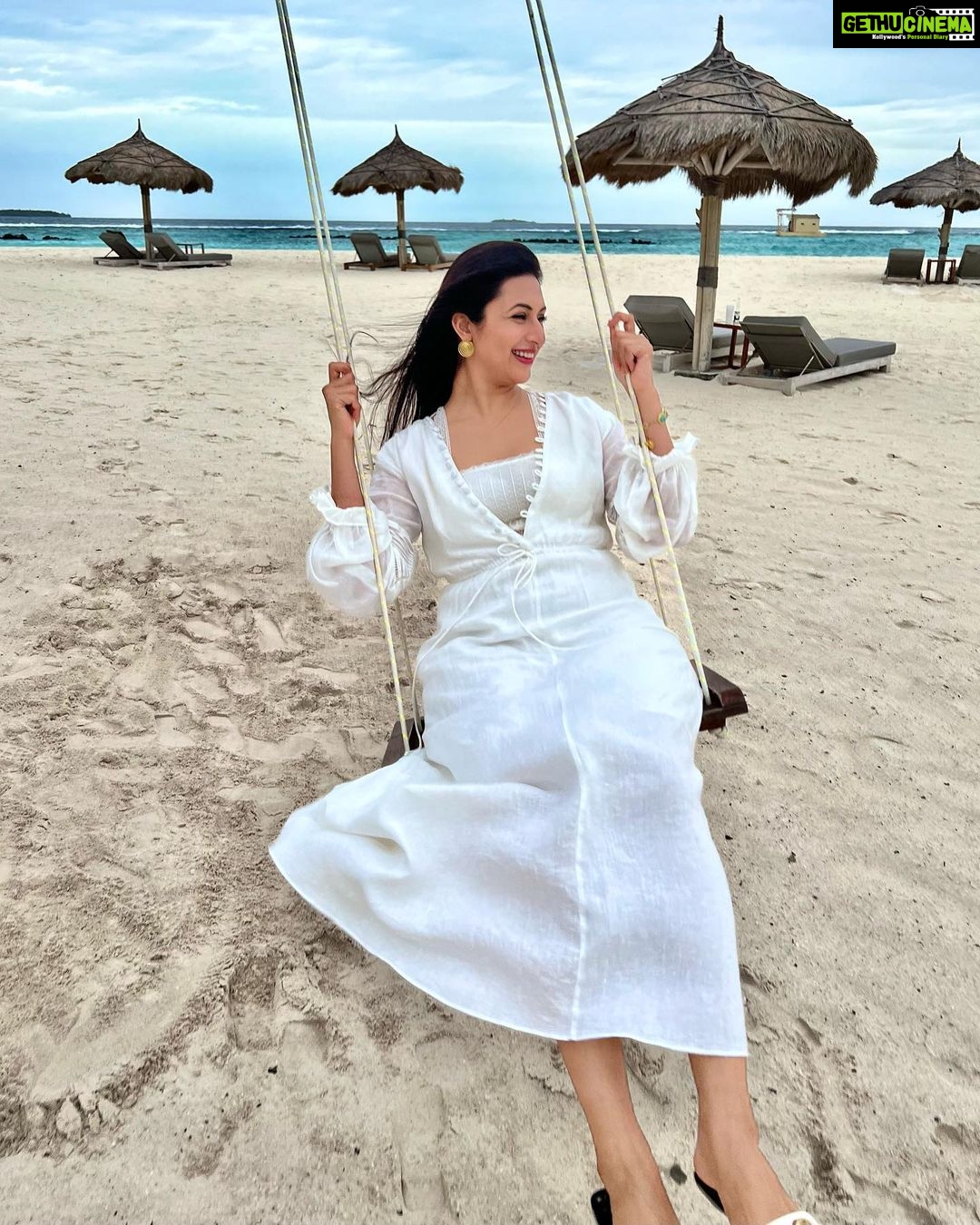 Divyanka Tripathi Instagram - Because girls like to swing 🕊️