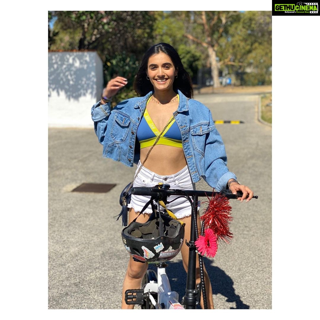 Divyansha Kaushik - 31.9K Likes - Most Liked Instagram Photos