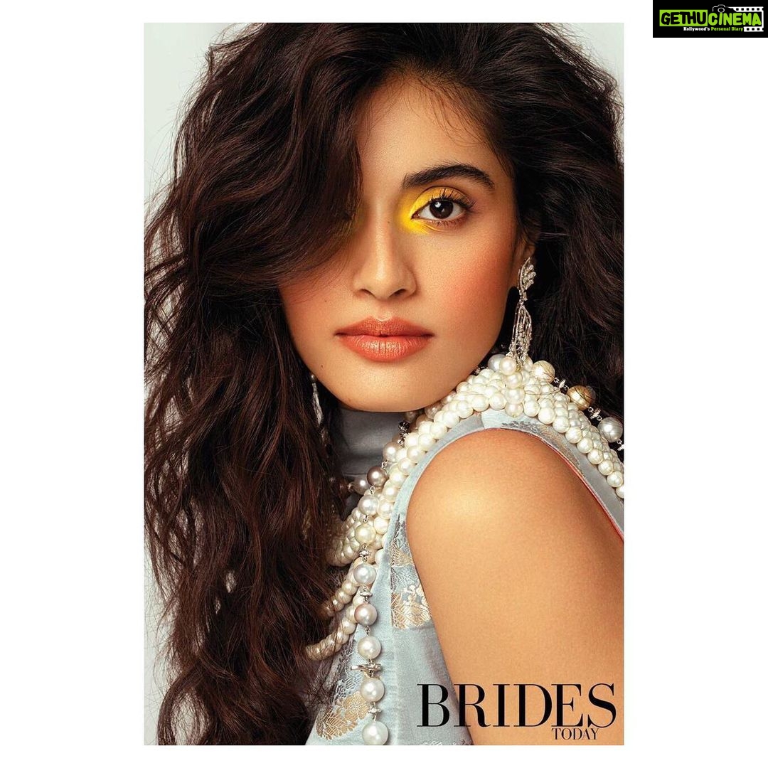 Divyansha Kaushik Instagram - SEPTEMBER ISSUE Model: yours truly 🌸 Photographed by: @karishmabediphotography Hair and make up (for the first time officially): @kaushikanu assisted by my favourite @lawangtamang95 and the loveliest @jasmin_tuteja Sittings editor: @prableen.gujral Director: @mohanneelakantan ❤️ Editor: @nonitakalra @bridestodayin #gogetyourcopyrightnow