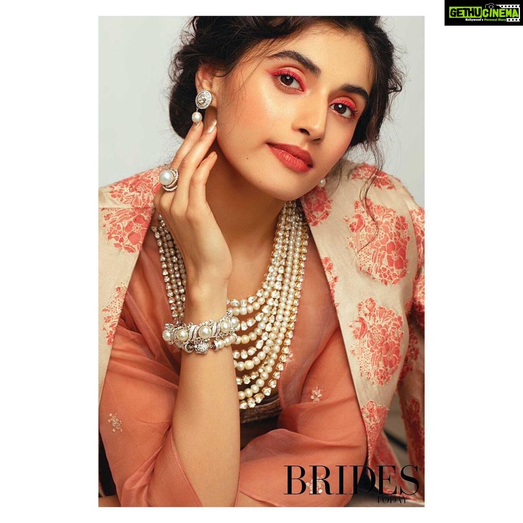 Divyansha Kaushik Instagram - SEPTEMBER ISSUE Model: yours truly 🌸 Photographed by: @karishmabediphotography Hair and make up (for the first time officially): @kaushikanu assisted by my favourite @lawangtamang95 and the loveliest @jasmin_tuteja Sittings editor: @prableen.gujral Director: @mohanneelakantan ❤️ Editor: @nonitakalra @bridestodayin #gogetyourcopyrightnow