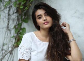 Divyansha Kaushik Instagram - ☁️ 📸 @takulia