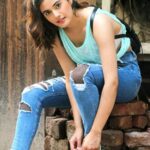 Divyansha Kaushik Instagram – To new beginnings🥂🙌🌸 💄 @shresh_mua 📷 @popmercy Mumbai, Maharashtra