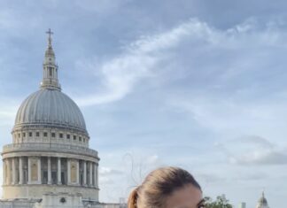 Divyansha Kaushik Instagram - can we guess who wer shooting with? St Paul's Cathedral