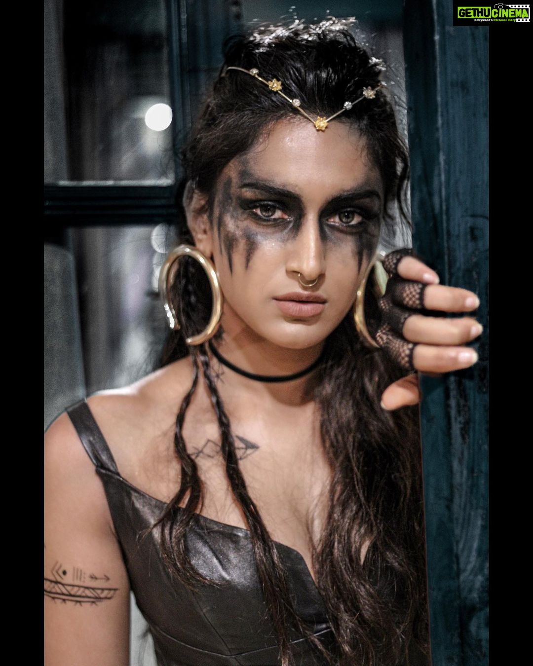 Erica Fernandes Instagram - Remember :- Be proud of who you are , not ashamed of how someone else sees you πππ» Outfit @officialsaishashinde @saishashinde05 Outfit courtesy @shrushti_216 Boots @londonrag_in Earrings @blingsutra Hair by @rahul_sharma221 Makeup @makeupbynayan π· @clickingg_it #internationaliconicawards #iia8 #awardsnight #metgalatheme #vikingstyle #viking #blacklove