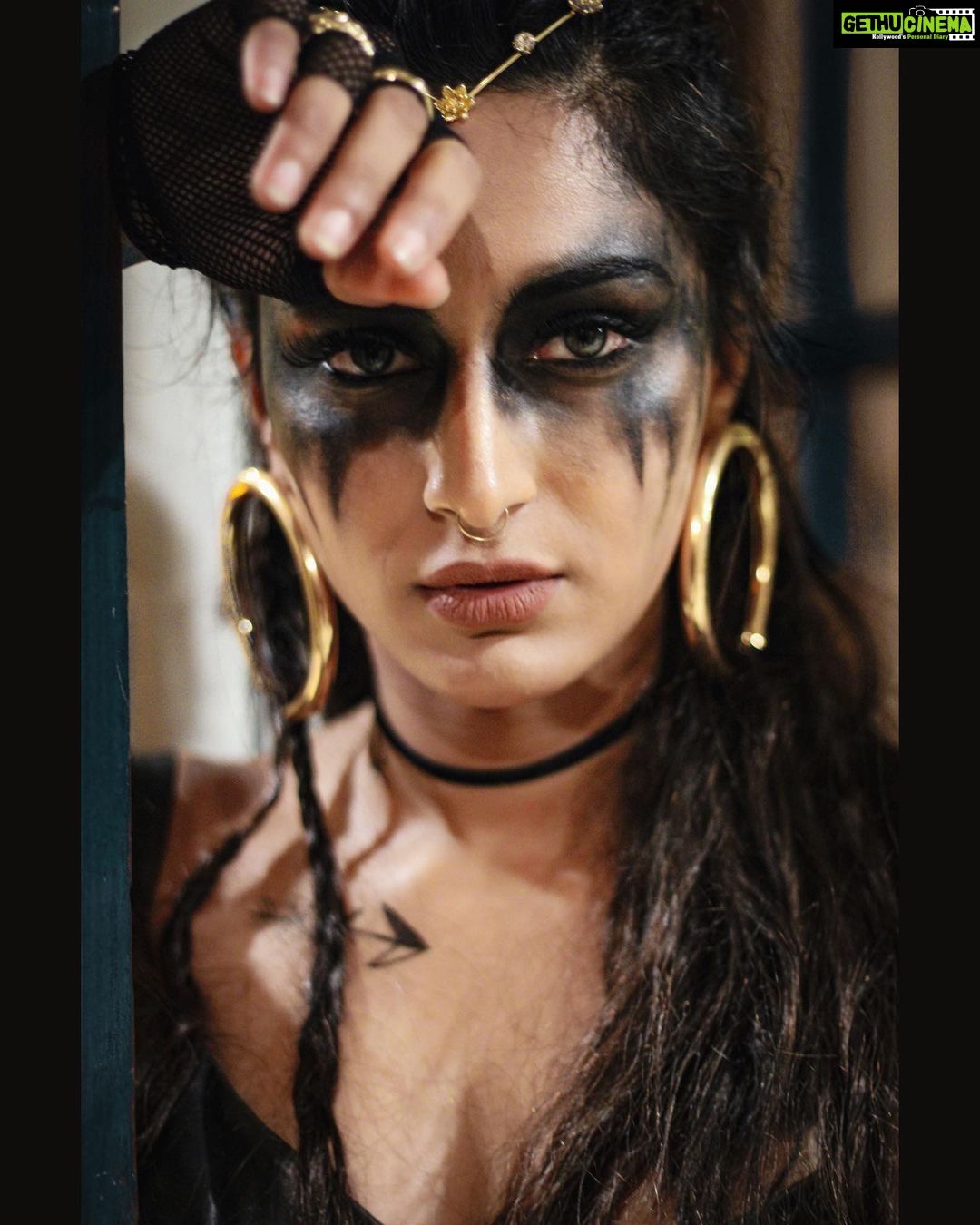 Erica Fernandes Instagram - Remember :- Be proud of who you are , not ashamed of how someone else sees you πππ» Outfit @officialsaishashinde @saishashinde05 Outfit courtesy @shrushti_216 Boots @londonrag_in Earrings @blingsutra Hair by @rahul_sharma221 Makeup @makeupbynayan π· @clickingg_it #internationaliconicawards #iia8 #awardsnight #metgalatheme #vikingstyle #viking #blacklove