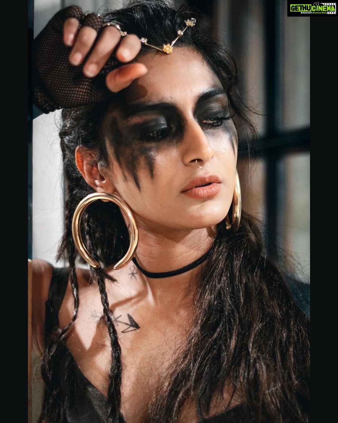 Erica Fernandes Instagram - Remember :- Be proud of who you are , not ashamed of how someone else sees you πππ» Outfit @officialsaishashinde @saishashinde05 Outfit courtesy @shrushti_216 Boots @londonrag_in Earrings @blingsutra Hair by @rahul_sharma221 Makeup @makeupbynayan π· @clickingg_it #internationaliconicawards #iia8 #awardsnight #metgalatheme #vikingstyle #viking #blacklove