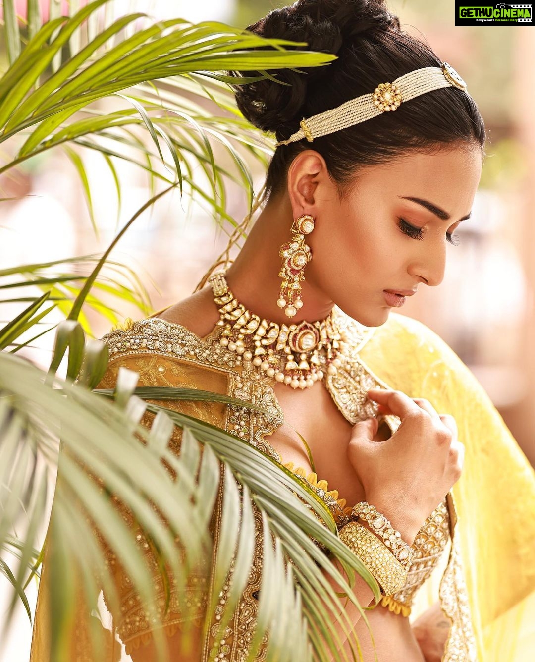 Erica Fernandes Instagram - When you focus of good the good gets better . For the cover of @wedding_affair Outfit by @ridhimabhasinofficial Jewellery by @raniwala1881 Stylist @shrushti_216 Hair by @hair_by_rahulsharma Photographer @amitkhannaphotography makeup by @Makeupby_tanvi Location @meluha_the_fern Artist Reputation management @shimmerentertainment Meluha The Fern Hotel