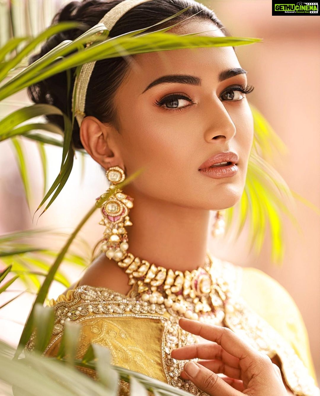Erica Fernandes Instagram - When you focus of good the good gets better . For the cover of @wedding_affair Outfit by @ridhimabhasinofficial Jewellery by @raniwala1881 Stylist @shrushti_216 Hair by @hair_by_rahulsharma Photographer @amitkhannaphotography makeup by @Makeupby_tanvi Location @meluha_the_fern Artist Reputation management @shimmerentertainment Meluha The Fern Hotel
