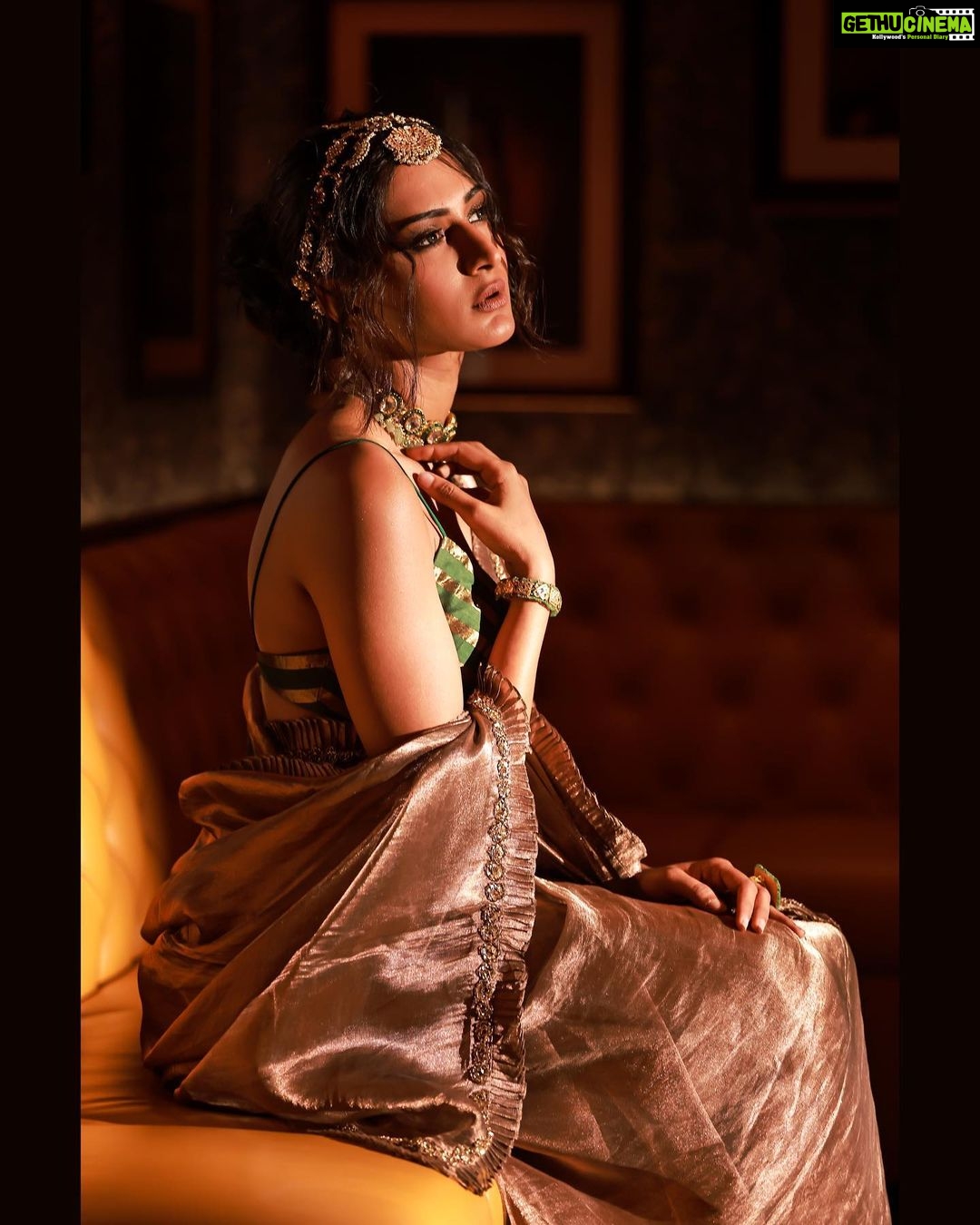 Erica Fernandes Instagram - One of my favourite looks from our photo shoot @amitkhannaphotography Photography: @amitkhannaphotography Outfit courtesy : @shrushti_216 Makeup: @Makeupby_tanvi Hair: @hair_by_rahulsharma Outfit: @sawangandhiofficial Jewellery: @tyaanijewellery Seeshpati: @aquamarine_jewellery Location: @meluha_the_fern Artist Reputation management @shimmerentertainment