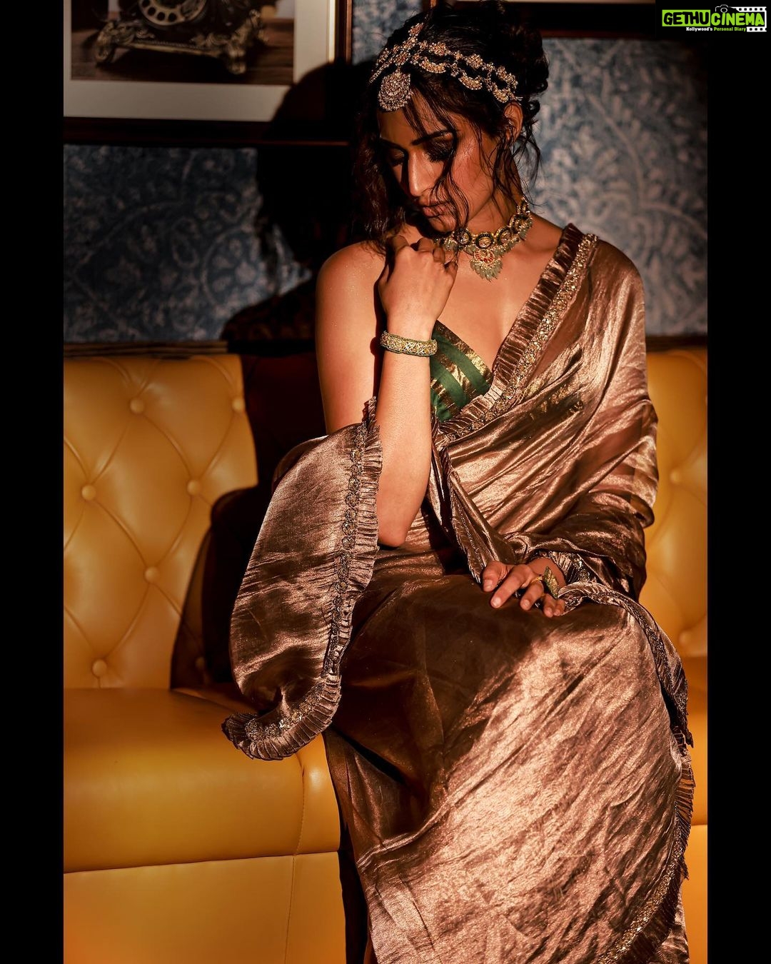 Erica Fernandes Instagram - One of my favourite looks from our photo shoot @amitkhannaphotography Photography: @amitkhannaphotography Outfit courtesy : @shrushti_216 Makeup: @Makeupby_tanvi Hair: @hair_by_rahulsharma Outfit: @sawangandhiofficial Jewellery: @tyaanijewellery Seeshpati: @aquamarine_jewellery Location: @meluha_the_fern Artist Reputation management @shimmerentertainment