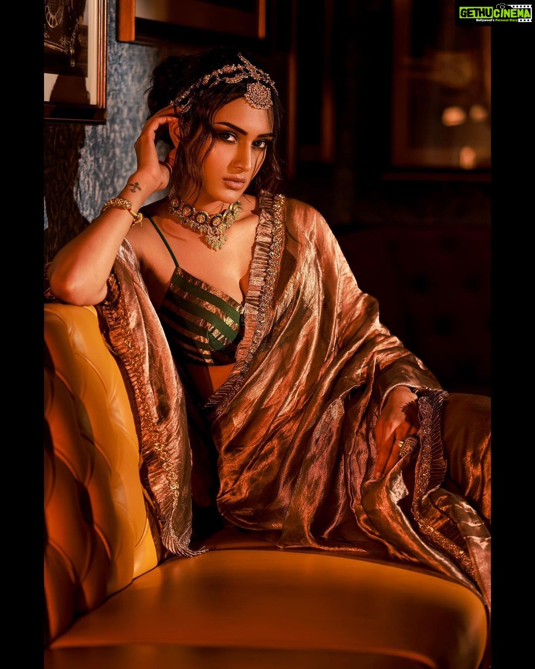 Erica Fernandes Instagram - One of my favourite looks from our photo shoot @amitkhannaphotography Photography: @amitkhannaphotography Outfit courtesy : @shrushti_216 Makeup: @Makeupby_tanvi Hair: @hair_by_rahulsharma Outfit: @sawangandhiofficial Jewellery: @tyaanijewellery Seeshpati: @aquamarine_jewellery Location: @meluha_the_fern Artist Reputation management @shimmerentertainment