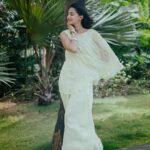 Erica Fernandes Instagram - When you can't make up your mind which picture to upload... You end up with a photo dump. 😝 Outfit by @pastelli_jaipur