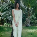 Erica Fernandes Instagram - When you can't make up your mind which picture to upload... You end up with a photo dump. 😝 Outfit by @pastelli_jaipur