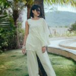 Erica Fernandes Instagram - When you can't make up your mind which picture to upload... You end up with a photo dump. 😝 Outfit by @pastelli_jaipur