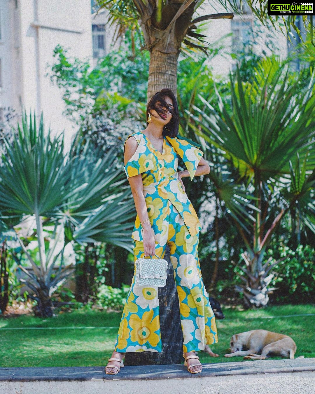 Erica Fernandes Instagram - Stop rushing things that need time to grow #foodforthought Outfit by @fugaclothing Footwear by @themayze_official Bag @eena.official 📸 @akshay_navlakhe Coordinated by @shrushti_216 #fashionblogger #trends #outfitpost #mumbaibloggers #indianbloggers #indianinfluencers #fashioninfluencers #coordset