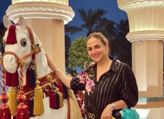 Esha Deol Instagram - When I met Basanti & Dhanoo 😉 & yes the bag too 😜 ( all girls love their bags ) #fangirl #funpics #photodump #tuesdayvibes #eshadeol #hemamalini #basanti #dhanoo #dressup #traveldiaries #gratitude ♥️🪬